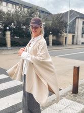 Charger l'image dans la galerie, KUJTEN Cape Valya Beige Organic