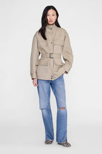 Charger l'image dans la galerie, ANINE BING Odin Jacket - Beige - on model front