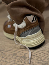 Charger l'image dans la galerie, AUTRY Baskets Hyperway Low Wom Silv/Cigar