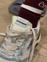 Charger l'image dans la galerie, AUTRY Baskets Hyperway Low Wom Silver/Syra