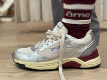 Charger l'image dans la galerie, AUTRY Baskets Hyperway Low Wom Silver/Syra