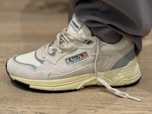 Charger l'image dans la galerie, AUTRY Baskets Hyperway Low Wom Silv/White