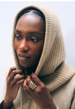 Charger l'image dans la galerie, WHITE+WARREN Cagoule Côtelée en Cachemire Khaki