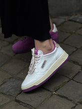 Charger l'image dans la galerie, AUTRY Baskets Medalist Low Éponge Violet et Cuir