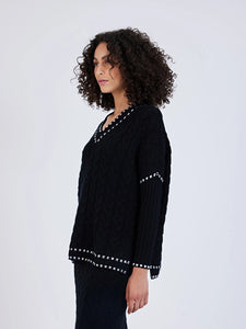 Pull Poncho Cachemire Noir/Écru Torsadé NOT SHY