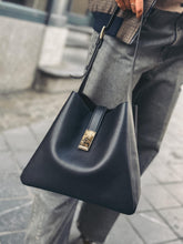 Charger l'image dans la galerie, MOULIEBRE Sac Teresa Large en Cuir Noir
