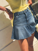 Charger l'image dans la galerie, GANNI Heavy Denim Mini Skirt Dark Blue Vintage
