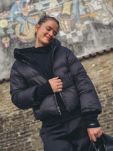Charger l&#39;image dans la galerie, MaxMara Doudoune Courte Réversible Rembourrée en Alpaga et Laine
