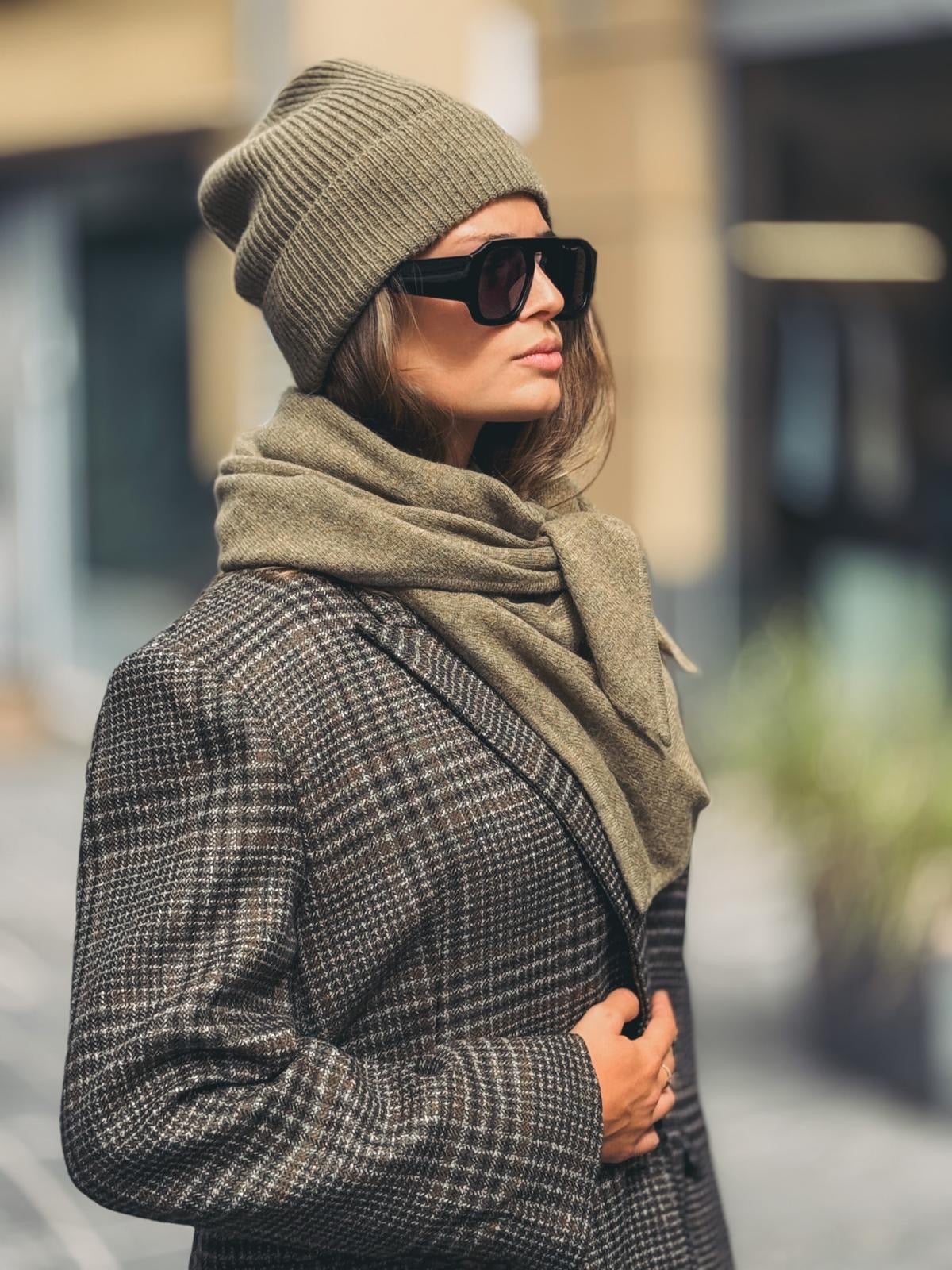 ABSOLUT CASHMERE Bonnet Côtelé à Revers Maeve