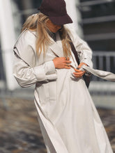 Charger l&#39;image dans la galerie, MARGAUX LONNBERG Manteau Twiggy Off White
