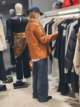 Charger l'image dans la galerie, BIRGITTE HERSKIND Veste en Cuir Marina Cognac Ciré
