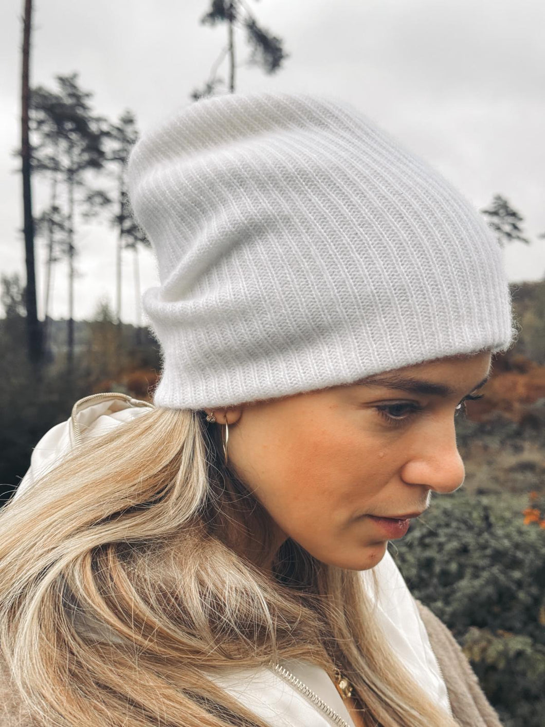 WHITE + WARREN Bonnet en Cachemire Soft White