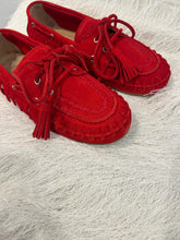 Charger l'image dans la galerie, POSA Boat Loafer Native Suede Ferrari
