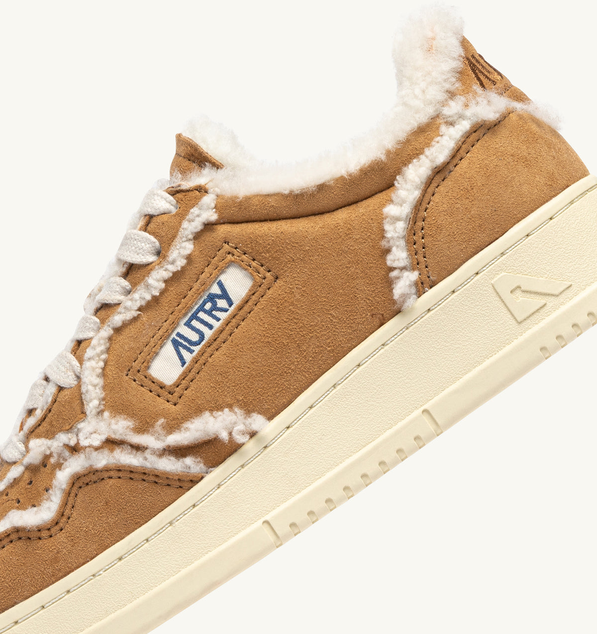 AUTRY Baskets Daim Shearling Cognac – vue 6