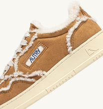 Charger l'image dans la galerie, AUTRY Basket Suede Shearling Cognac
