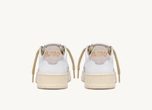Charger l&#39;image dans la galerie, AUTRY Baskets Medalist White/White
