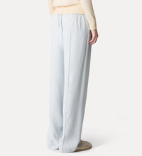 Charger l&#39;image dans la galerie, FORTE_FORTE Pantalon Baggy en Satin Bleu Ciel
