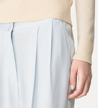 Charger l&#39;image dans la galerie, FORTE_FORTE Pantalon Baggy en Satin Bleu Ciel
