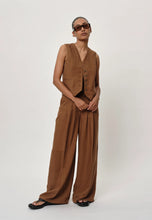 Charger l&#39;image dans la galerie, BIRGITTE HERSKIND Pantalon Lotus Caramel
