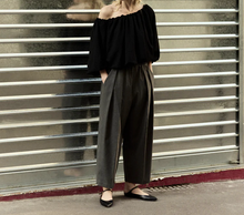 Charger l&#39;image dans la galerie, AME Haut Noir épaules dénudées
