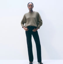 Charger l&#39;image dans la galerie, WHITE+WARREN Pull Ras du Cou en Cachemire à Manches Raglan Beige Cendré
