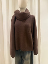 Charger l&#39;image dans la galerie, WHITE+WARREN Pull Ras du Cou en Cachemire à Manches Raglan Maple Brown
