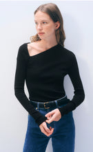 Charger l&#39;image dans la galerie, WHITE+WARREN Haut Asymétrique en Mérinos Extra-Fin Noir
