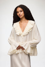 Charger l'image dans la galerie, GANNI Blouse à Volants Soie Habotai Egret
