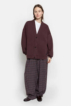 Charger l'image dans la galerie, AME Cardigan Obligation Aubergine

