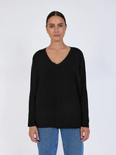 Charger l&#39;image dans la galerie, Pull Poncho Cachemire Col V Faustine NOT SHY
