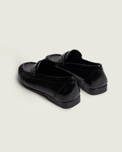 Charger l'image dans la galerie, POSA Penny Loafer Wrinkle - Cuir Brillant Noir
