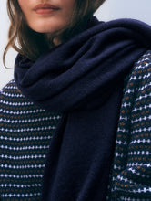 Charger l&#39;image dans la galerie, WHITE+WARREN Écharpe en Cachemire Bleu Marine Profond
