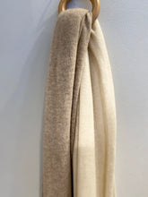 Charger l&#39;image dans la galerie, WHITE+WARREN Echarpe Cachemire Bicolore Taupe Naturel
