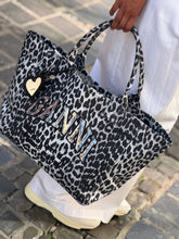 Charger l'image dans la galerie, GANNI Leopard Printed Medium Tot Bag Silver
