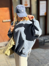 Charger l&#39;image dans la galerie, AME Ulla Oversized Sweatshirt | Vintage Navy
