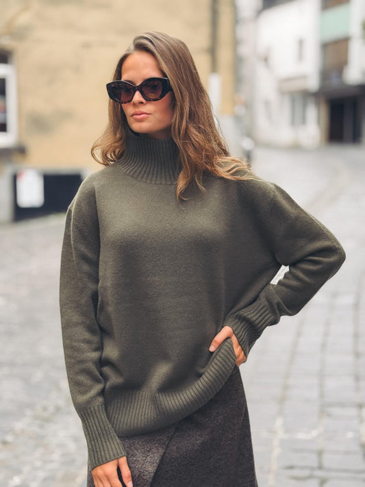 WHITE+WARREN Pull Oversize en Cachemire à Col Montant Olive