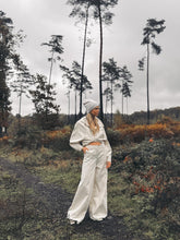 Charger l&#39;image dans la galerie, MaxMara Veste en Soie Beige
