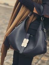 Charger l'image dans la galerie, GANNI Kat Small Cuir Noir Boucle Dorée
