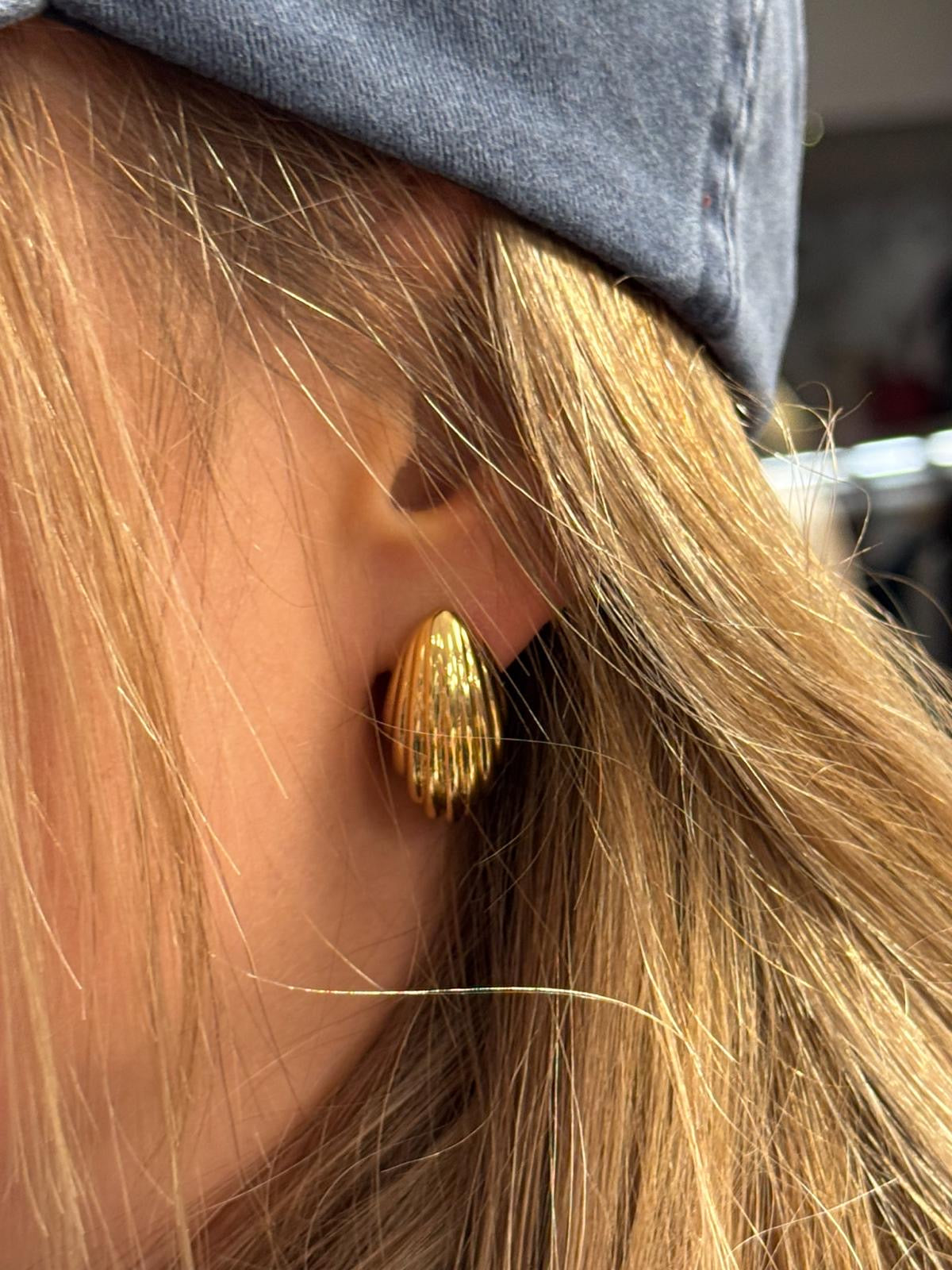 ANINE BING Boucles d’oreilles Small Ribbed Drop Gold