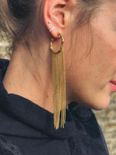 Charger l&#39;image dans la galerie, FORTE_FORTE Boucles oreille sculpture avec franches
