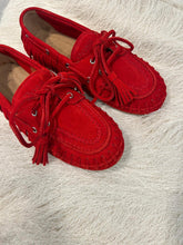 Charger l'image dans la galerie, POSA Boat Loafer Native Suede Ferrari
