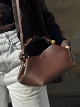 Charger l'image dans la galerie, Ganni Bou Bag Small Chocolate Fondant
