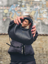 Charger l&#39;image dans la galerie, GANNI Mini Sac Hobo Noir
