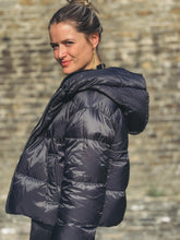 Charger l&#39;image dans la galerie, MaxMara Doudoune Courte Réversible Rembourrée en Alpaga et Laine

